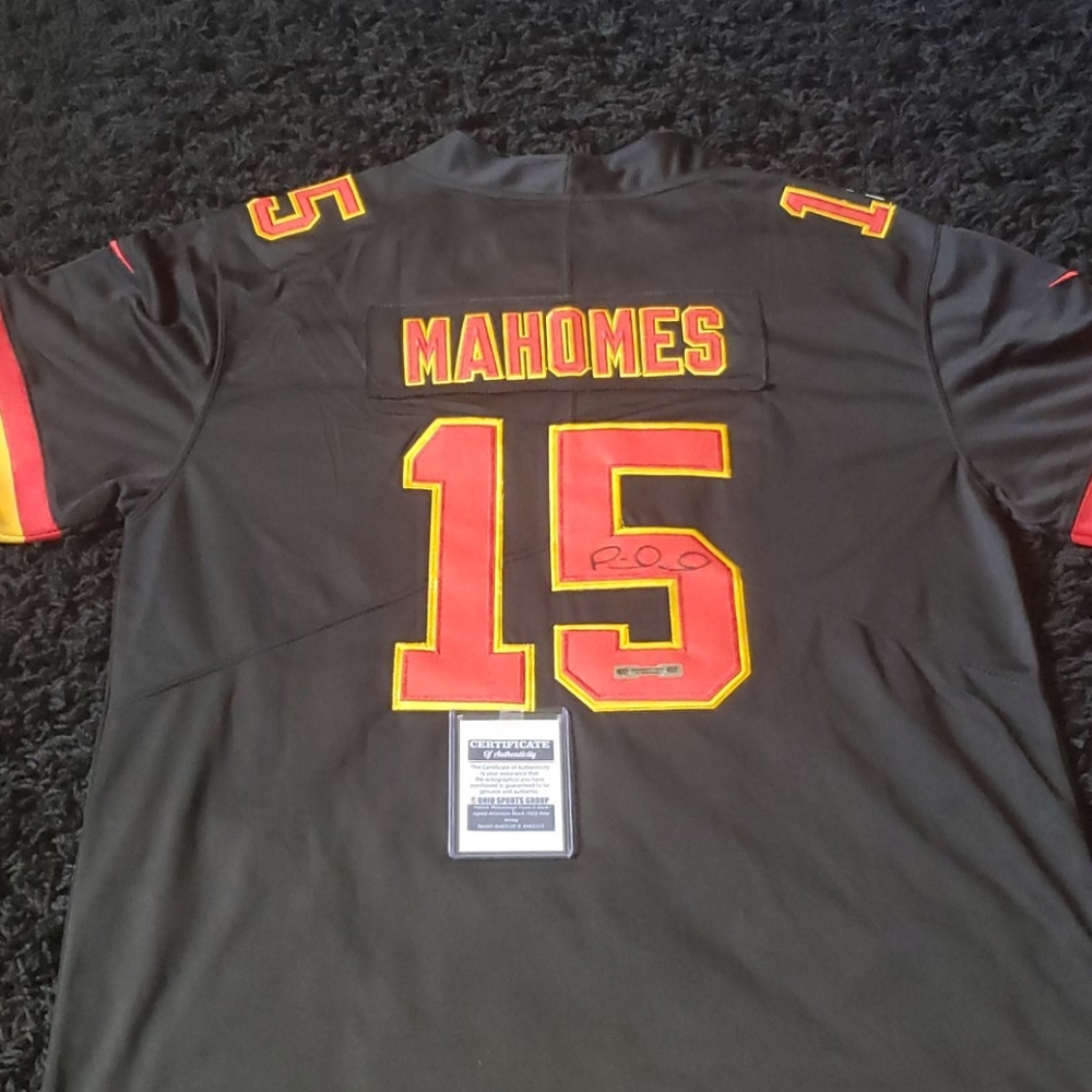 Patrick Mahomes Autographed Jersey COA included
